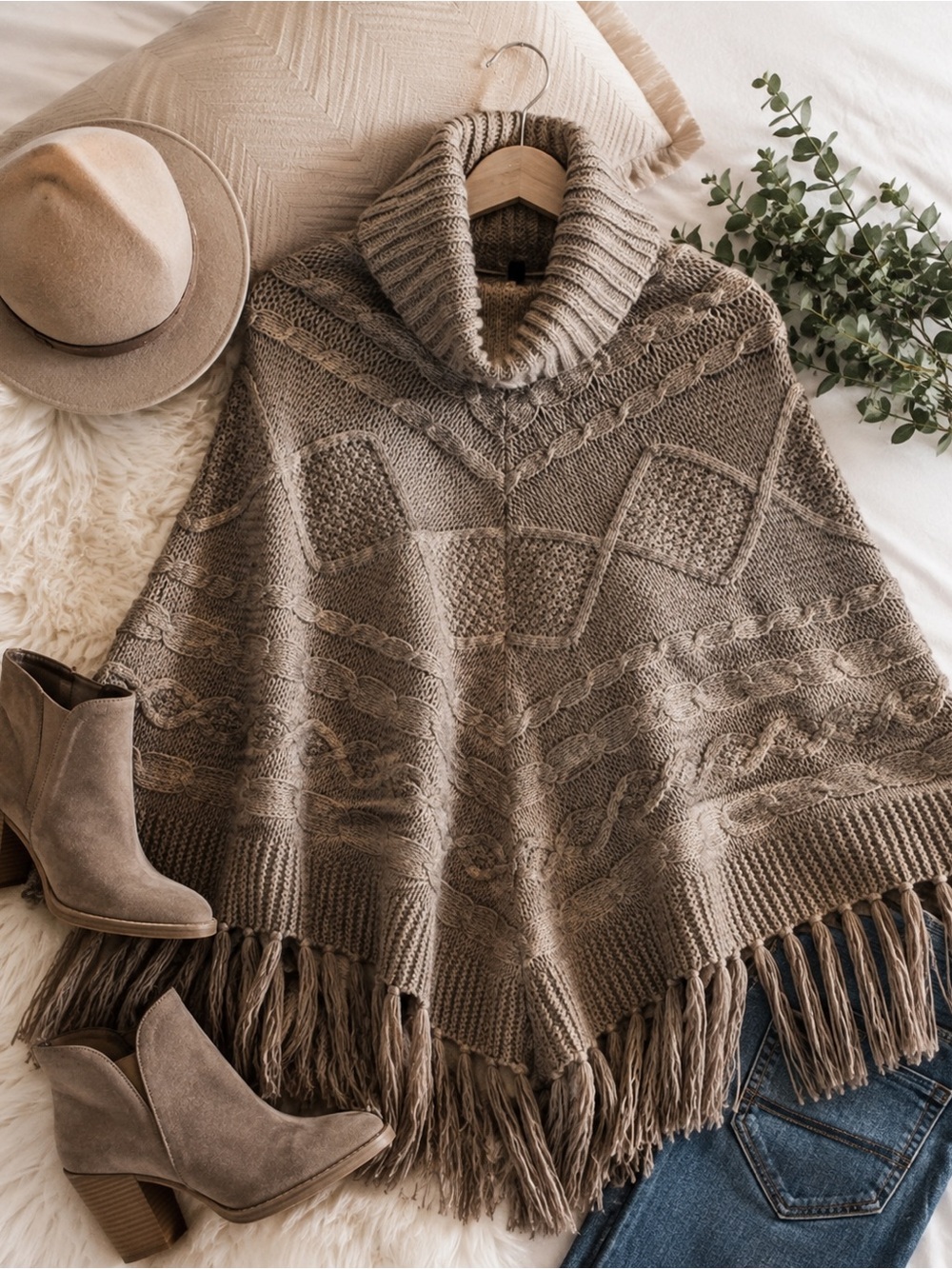 Romeo & Juliet Couture Gray Cable Knit Poncho
